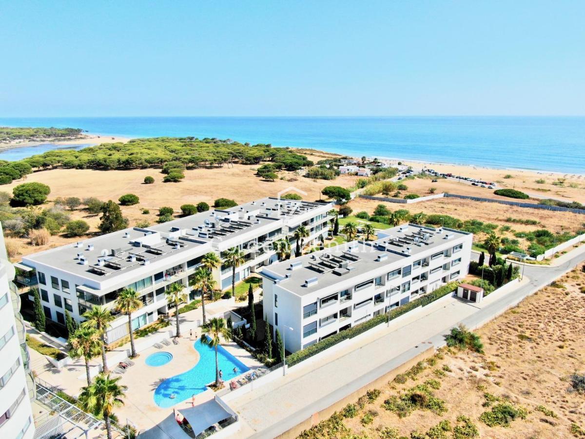 Cavalo Preto Luxury Beach Apartment By Golden Zenith Quarteira Exterior foto