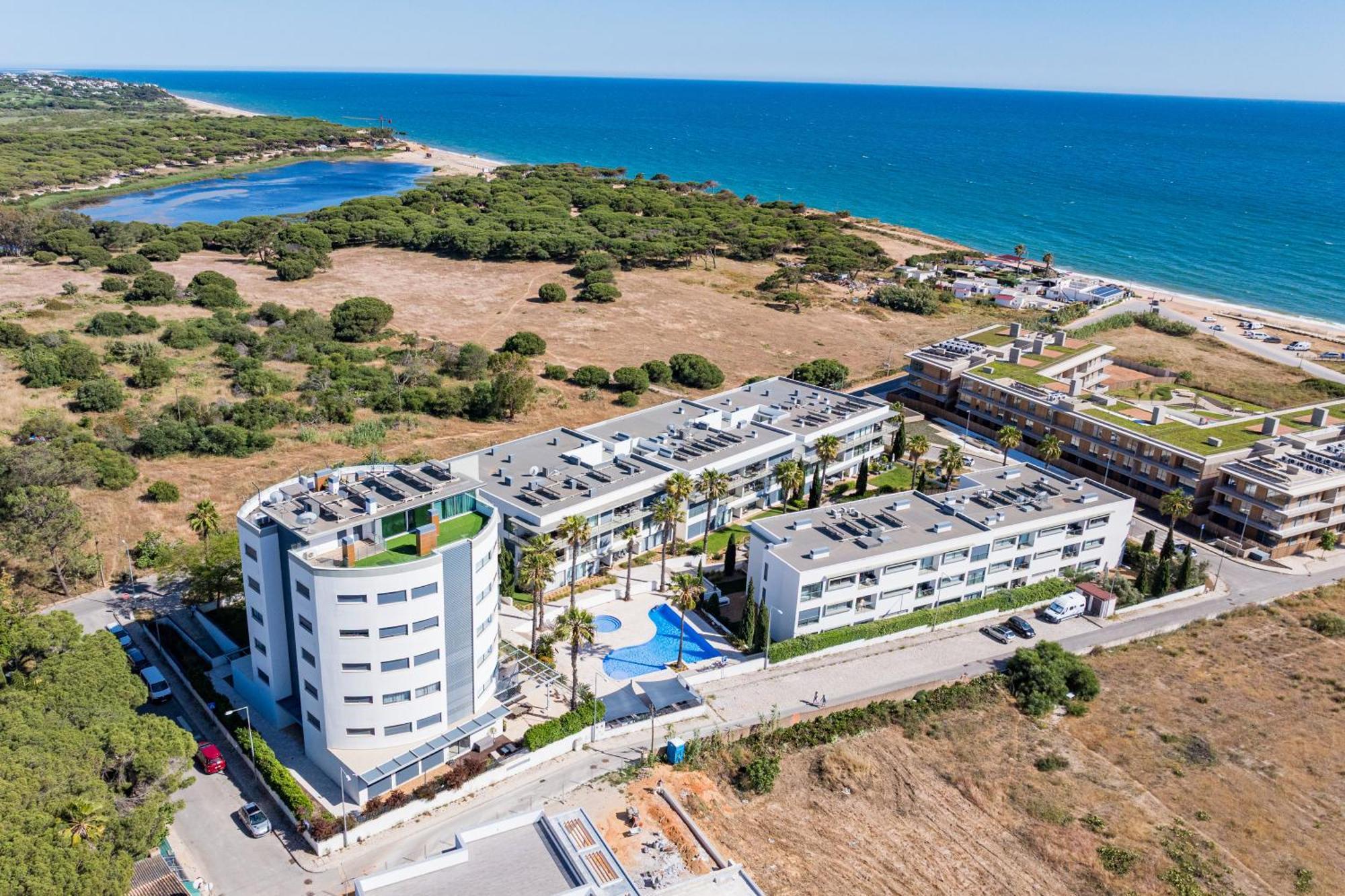 Cavalo Preto Luxury Beach Apartment By Golden Zenith Quarteira Exterior foto