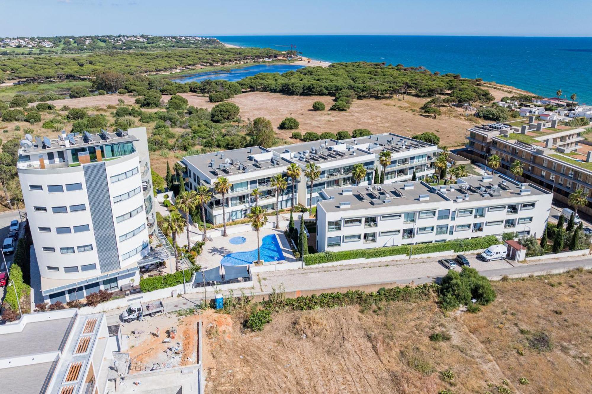 Cavalo Preto Luxury Beach Apartment By Golden Zenith Quarteira Exterior foto